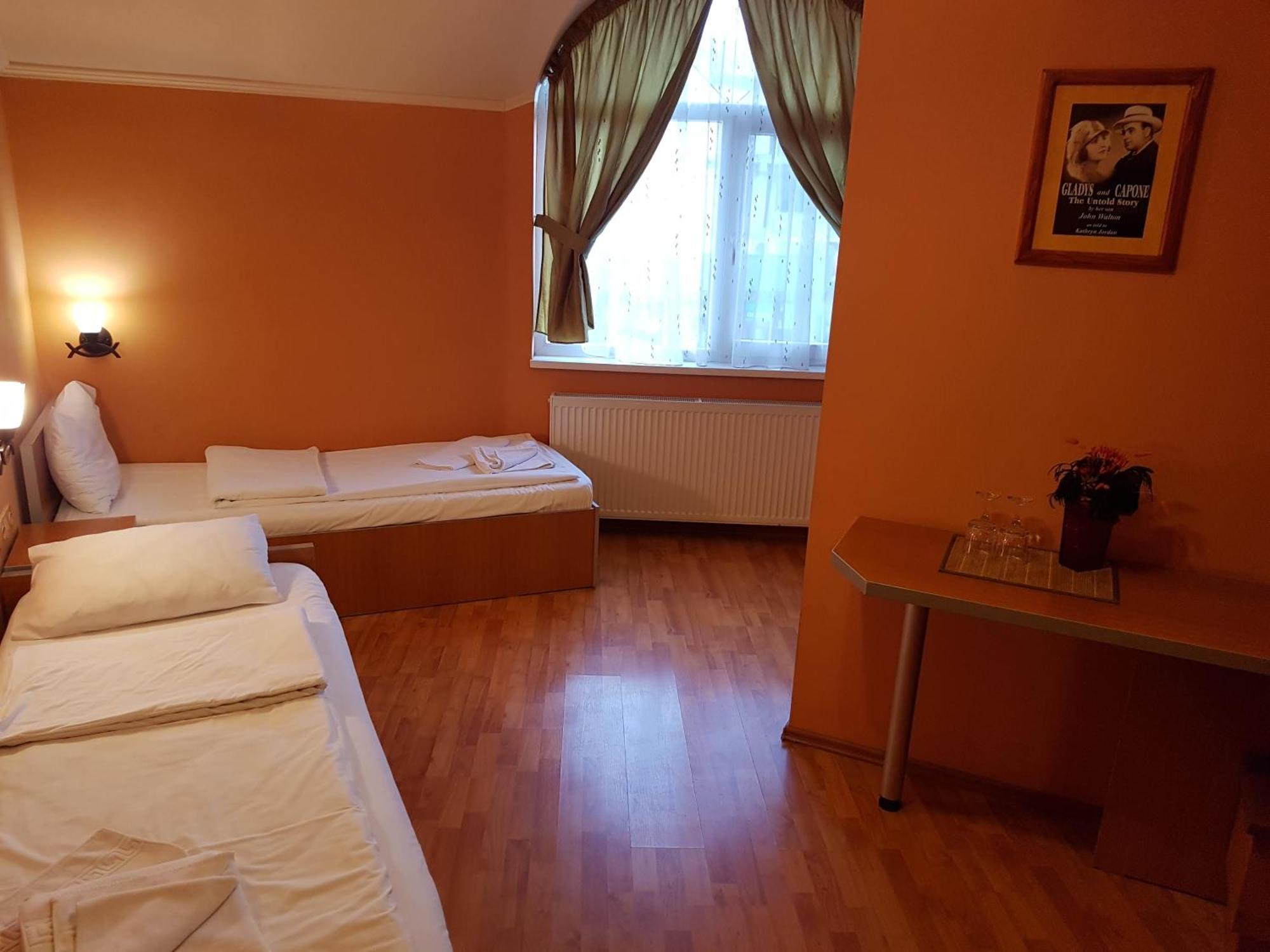 Motel Al Capone Satu Mare Buitenkant foto