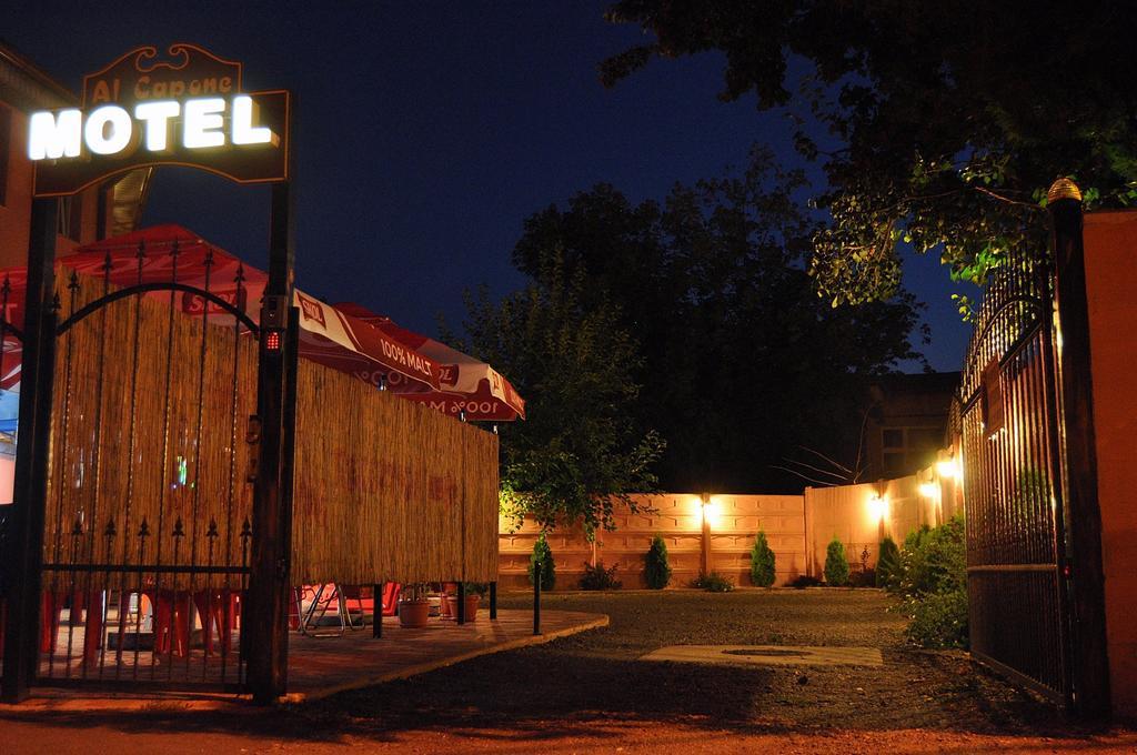 Motel Al Capone Satu Mare Buitenkant foto