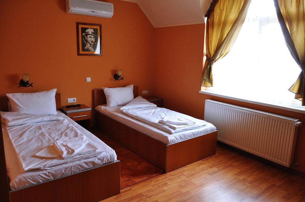 Motel Al Capone Satu Mare Buitenkant foto